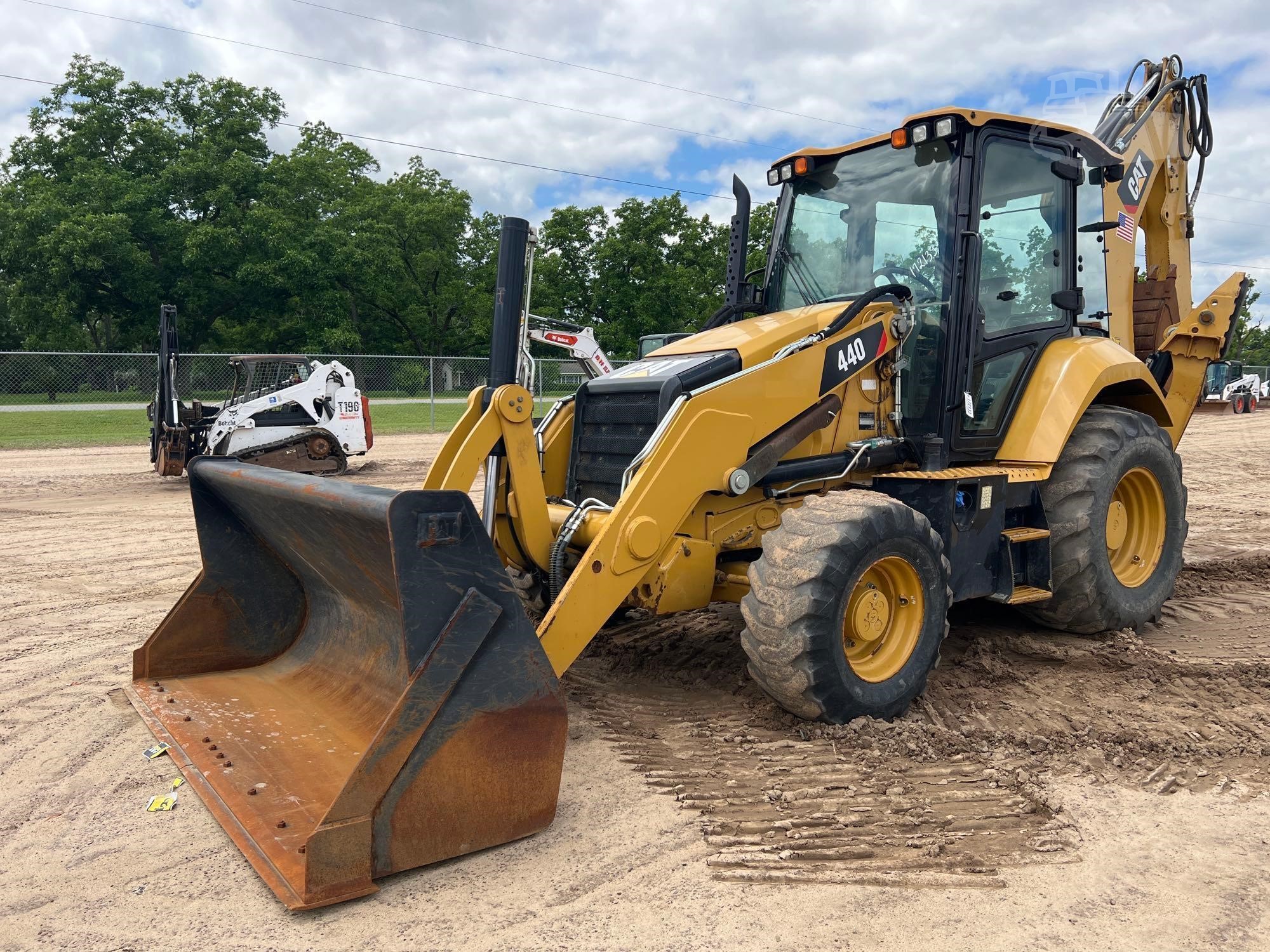 2019 CATERPILLAR 440 Backhoe Loader